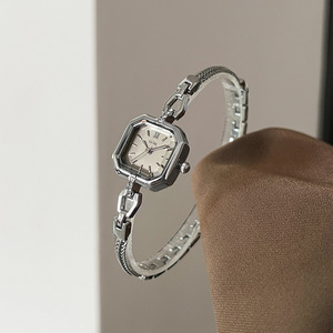Reloj de Cuarzo de Aleación de Alta Gama, Elegante y Exquisito, con Forma Cuadrada, Reloj de Mujer de Alto Valor - Product Image 4