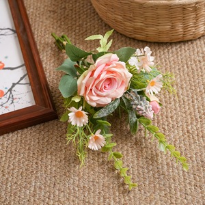 ยูชุน ช่อดอกกุหลาบประดิษฐ์ ผ้าพลาสติกถักทอ ตกแต่งงานแต่งงาน ตกแต่งบ้าน แขวนผนัง CF02208 - Product Image 3