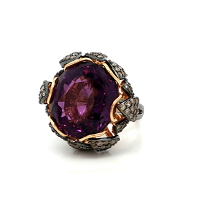 Anillo de cóctel con amatista púrpura de corte ovalado y diamantes, exquisito anillo de cóctel que exhibe una magnífica piedra preciosa de amatista ovalada. - Product Image 1