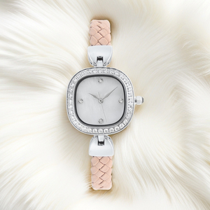 カスタムロゴ スクエア レディース ジュエリーウォッチ ラグジュアリー VVS モアサナイトダイヤモンド 腕時計 - Product Image 2