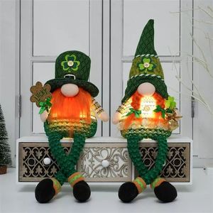 Juego de 2 Gnomos de Peluche con Trébol Verde y Luces Cálidas para Regalo del Día de San Patricio - Product Image 5