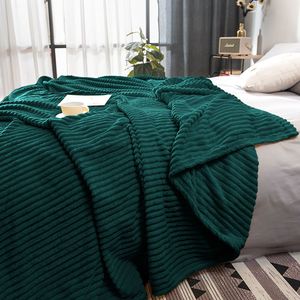 Manta de Felpa Verde Oscuro, Cálida y Acogedora para Sofá, Cama, Sala de Estar, Suave Manta Decorativa para el Hogar - Product Image 4