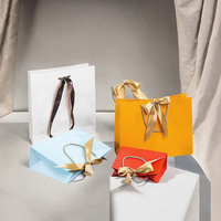 Sacs cadeaux économiques blancs personnalisés en papier d'art de luxe avec poignée en ruban pour chaussures, anniversaires, mariages, cadeaux invités, vêtements et fourrures, recyclables