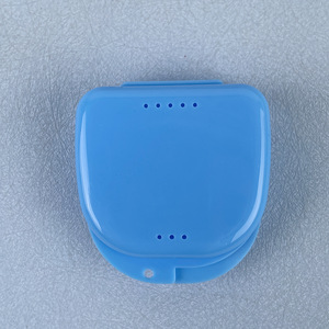 Estuche de almacenamiento de dentaduras postizas de calidad de exportación, estuche doméstico para dentaduras postizas, estuche para retenedores de arco dental con orificios, caja de almacenamiento dental para el hogar. - Product Image 3
