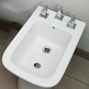 Inodoro femenino sin electricidad con mezclador de suelo, bidé de 3 orificios, acabado mate, con ducha y mueble. - Product Image 3