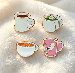 Broche de solapa pequeño de alta calidad y moda, insignia retro esmaltada, accesorio decorativo de dibujos animados, para bolsos y prendas de vestir, pedido al por mayor - Product Image 1