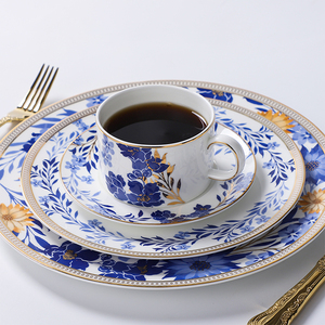 Ensemble tasse et soucoupe en porcelaine fine bleue à motif floral et bordure dorée, 240 ml, pour thé et café, idéal pour la restauration hôtelière et la vente en gros - Product Image 5