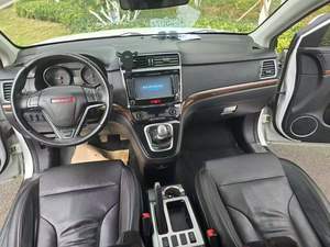 Haval H6 2016, SUV chinois, conduite à gauche, boîte automatique, moteur turbo, sièges en cuir, caméra arrière, pneus R17, véhicule d'occasion - Product Image 5