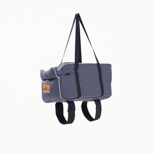 Outdoor-Hundetransporttasche Auto-Haustierbett Stoßfest Tragbare Reise-Luxus-Hunde-Autositz-Armlehne Mittelkonsole Sitzerhöhung mit Gurt - Product Image 1