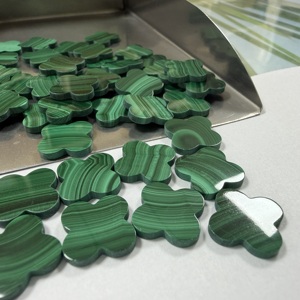 Perles en pierre de malachite naturelle polie verte 13x13x2mm en forme de fleur pour la fabrication de bijoux - Product Image 4