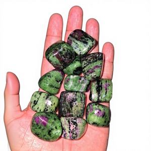 หินรูบี้โซไซต์ธรรมชาติรูปทรงไม่สม่ำเสมอ ขัดเงา สำหรับขายส่ง เป็นคริสตัลบำบัด ช่วยเสริมพลัง สมดุล และเสริมฮวงจุ้ย - Product Image 1