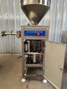 Máquina Neumática de Llenado de Salchichas GQD30, 4 Tubos, Acero Inoxidable de Grado Alimenticio, 220V Monofásica, Uso Industrial - Product Image 1