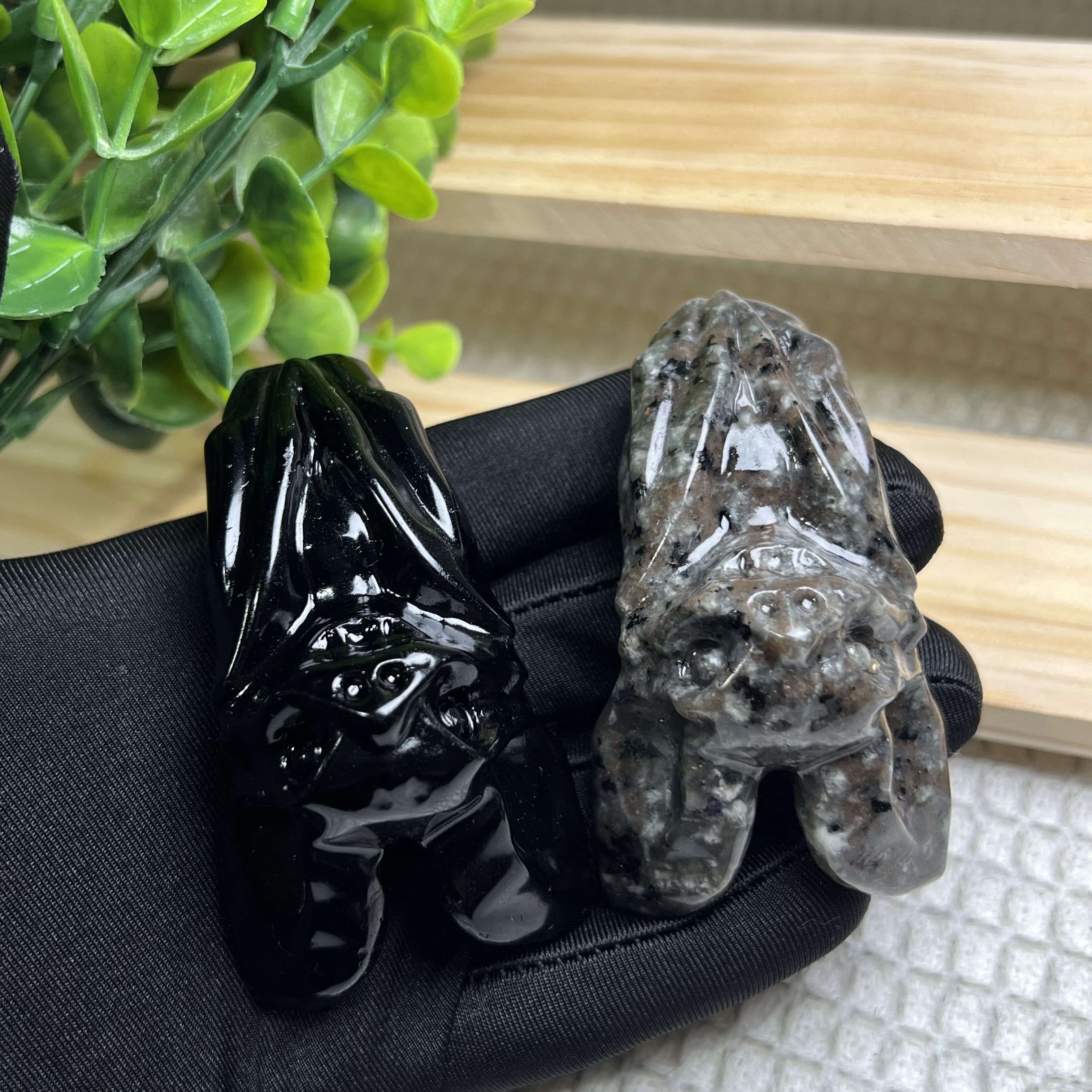 Natural Crystal Bats Folk Crafts Healing Stones Carvings Animal Yooperlite Black Obsidian Bat Carvings for Sale