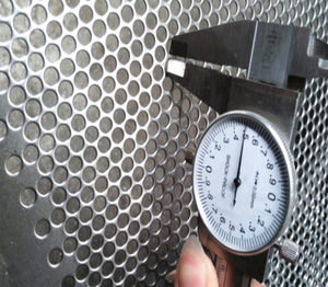 Grillage perforé en acier inoxydable 304 sablé, découpé au <span class=keywords><strong>laser</strong></span>, plaque personnalisée, usinage CNC OEM, maille de protection - Product Image 4