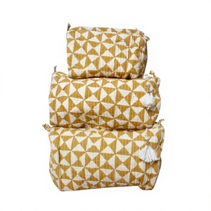 Trousse de Maquillage Vintage Bohème en Coton Matelassé à Motif Pompons, Grande, Écologique, Portable, avec Fermeture Éclair, pour Voyage et Organisation de Cosmétiques - Product Image 1