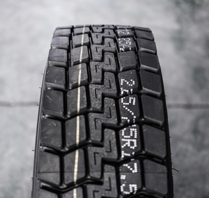 ยางลมคุณภาพสูง TBR HRD2 235/75R17.5 แบบไม่มียางใน สำหรับยางขับเคลื่อน - Product Image 1