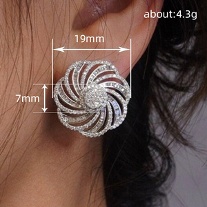 Orecchini a Perno con Motivi Geometrici e Floreali per Donne, Accessori Moda per Uso Quotidiano - Product Image 4