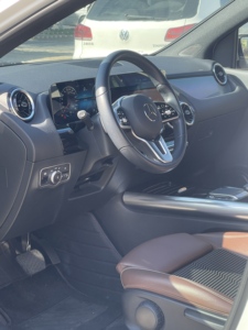 Mercedes-Benz <span class=keywords><strong>Classe</strong></span> C <span class=keywords><strong>2020</strong></span> B <span class=keywords><strong>180</strong></span> 1.3T Moteur turbo Transmission automatique Volant à gauche Intérieur foncé Cuir R17 Euro VI - Product Image 4