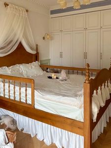 Cama de Matrimonio Francesa Tradicional de Madera Maciza Hecha a Medida con Estilo Suave - Product Image 1