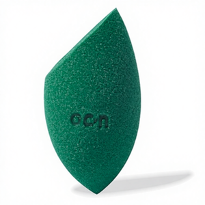 Éponge à maquillage plate Ocane Green avec logo en relief pour un mélange parfait - Product Image 1