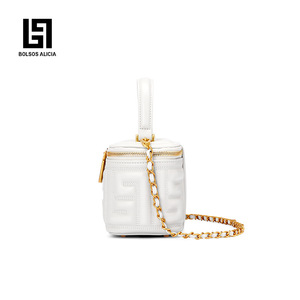 <span class=keywords><strong>Bosso</strong></span> Alice Bag 2023 Fashion Diamond Checkered Chain Makeup Bag con cremallera, Small Fragrant Style Bolso cruzado para mujer - Product Image 5