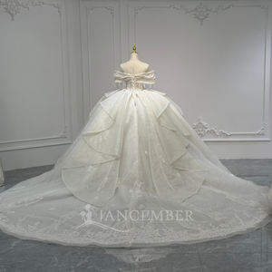 Vestido de Novia Moderno con Cola de Capilla, Escote Corazón, Estilo Imperio, con Perlas Glamorosas XS246, con Flores y Encaje - Product Image 4