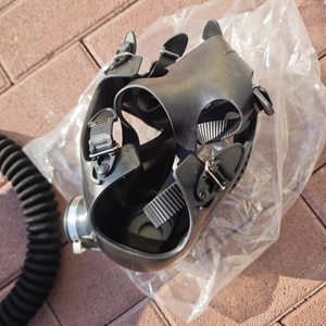 <span class=keywords><strong>Masque</strong></span> à gaz tactique CBRN <span class=keywords><strong>noir</strong></span> mat intégral avec diaphragme de communication pour cartouche RD40 NATO de 40 mm, respirateur de survie d'urgence - Product Image 3
