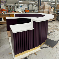 Comptoir de réception moderne en Corian et bois, demi-rond, sur mesure, pour bar à domicile, restaurant, hôtel et club