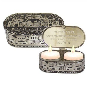 Chandelles de voyage compactes en argent Judaica dans une boîte ovale nickelée avec motif de Jérusalem - Product Image 6
