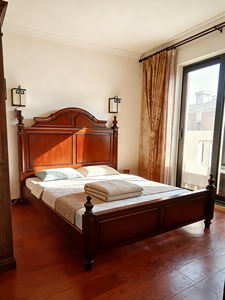 Lit King Size en Bois Massif Sculpté <span class=keywords><strong>de</strong></span> Style Vintage Américain Shengdibojue Premium 1,8 m Lit Double Confortable <span class=keywords><strong>de</strong></span> Luxe <span class=keywords><strong>pour</strong></span> Chambre Principale - Product Image 4