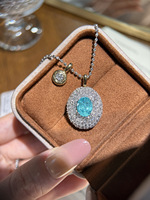 Pendentif en or blanc 18 carats au design original avec diamant Paraiba cultivé en laboratoire, pendentif de collier ovale entièrement pavé de pierres colorées