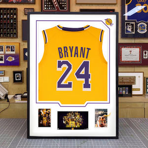 Cadres photo haut de gamme personnalisés en bois massif écologique pour maillots de sport, avec logo personnalisé et impression UV, à suspendre pour la décoration intérieure - Product Image 2