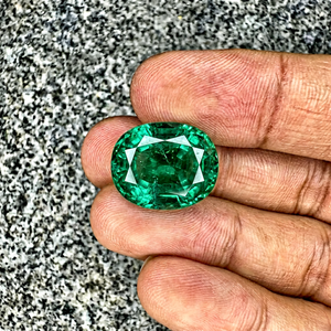 Vente en gros de pierres précieuses Jai Narayan : Émeraude naturelle zambienne de 5,73 carats, taille coussin, pierre précieuse verte lâche pour bagues, pendentifs, colliers et bijoux - Product Image 1