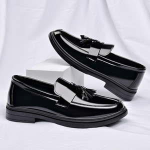 Mocassins à pampilles pour hommes en cuir PU noir, chaussures habillées à semelle souple en caoutchouc, antidérapantes et amorties, pour l'hiver, formelles et décontractées - Product Image 1
