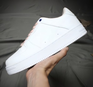 Chaussures classiques BAPES STAR - Une chaussure décontractée élégante à plateforme et semelle épaisse, conçue pour les jeunes filles, offrant une excellente tenue. - Product Image 4