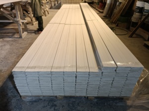 Moulure en bois apprêté FJ Moulure en pin 620 9/16in. X 4 1/4in. X 12ft. Garniture de plinthe - Product Image 5