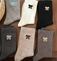 Chaussettes personnalisées de haute qualité, mignonnes, unies, douces, respirantes, en coton, avec broderie, pour femmes et filles, pour le printemps et le quotidien