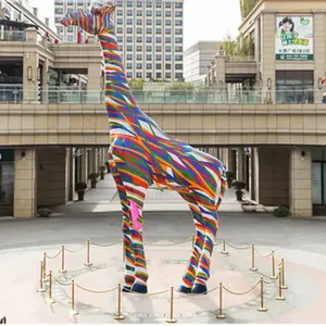 Escultura de Jirafa Personalizada de Fábrica para Decoración de Centros Comerciales, Escultura de Gran Tamaño para Obras Artísticas - Product Image 1