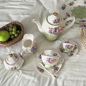 Cadeau romantique, élégant service à thé de l'après-midi avec fleurs de jardin, 22 pièces, théière, pot à lait, sucrier, soucoupe avec assiettes à dessert - Product Image 4