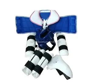 Soin de poitrine pour hommes, équipement de protection de poitrine, gants WKF Taekwondo