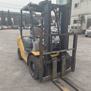 Xe nâng dầu Komatsu FD30 3 tấn đã qua sử dụng, dùng cho ngành bán lẻ và nhà hàng, có tùy chọn động cơ cho hoạt động nâng hạ. - Product Image 3