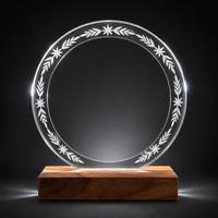 Trophée personnalisé en cristal avec base en bois de noyer massif et plaque en verre gravée pour la reconnaissance d'entreprise et la reconnaissance des employés