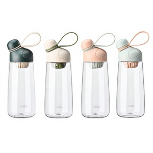 Bouteille d'eau en plastique de luxe 600 ml 2026 avec infuseur à fruits, vente en gros, logo personnalisé, bouteille de sport transparente avec poignée et couvercle à paille - Product Image 1