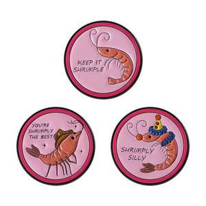 Spilla Smaltata con Frase Divertente a Tema Gamberetti, Badge 'Keep It Shrimple' in Stile Cartoon - Product Image 6