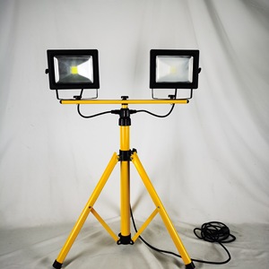 Reflector LED Portátil de 2x30W con Trípode Ajustable de 1.6M, Lámpara de Trabajo para Exteriores y Camping - Product Image 1