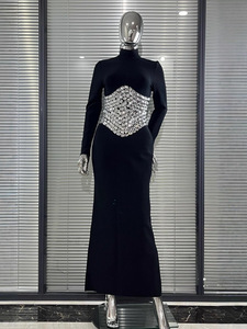 Abito Fasciante <span class=keywords><strong>Nero</strong></span> di Alta Qualità con Collo Alto, <span class=keywords><strong>Maniche</strong></span> <span class=keywords><strong>Lunghe</strong></span> e Borchie in Strass - Product Image 2