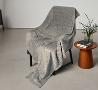 Couverture en flanelle jacquard ignifuge imperméable haute performance Orvetex avec soie brillante pour la sécurité incendie des hôtels