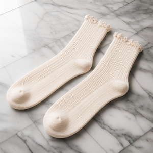 Chaussettes douces et respirantes pour enfants, couleur perle élégante, faciles à assortir à toutes les tenues mignonnes. - Product Image 4