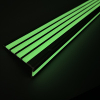 Nouveau nez d'escalier avec bandes lumineuses bleues, protections de bord d'escalier en aluminium, longues protections de bord d'escalier, avec bandes de sable en diamant