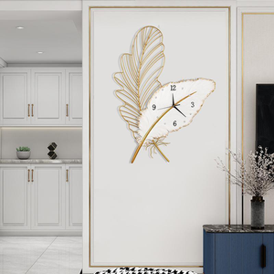 Horloge murale décorative créative en métal <span class=keywords><strong>de</strong></span> luxe, motif Ginkgo, à mouvement à quartz, pour salon, style élégant - Product Image 2
